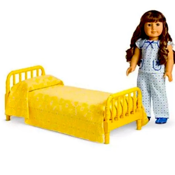 NEW IN BOX American Girl Molly's Bed and Bedding~ Molly Ltd. Edition Yellow - Picture 1 of 5
